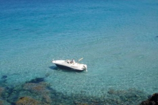  Break in a wild cove 